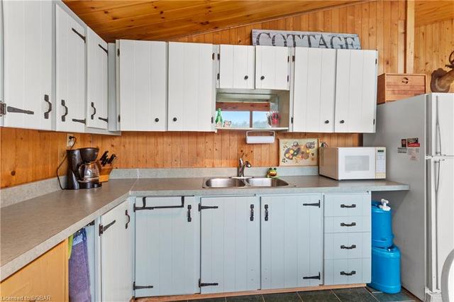 7346 Go Home Lake Shore, House detached with 3 bedrooms, 1 bathrooms and null parking in Georgian Bay ON | Image 5