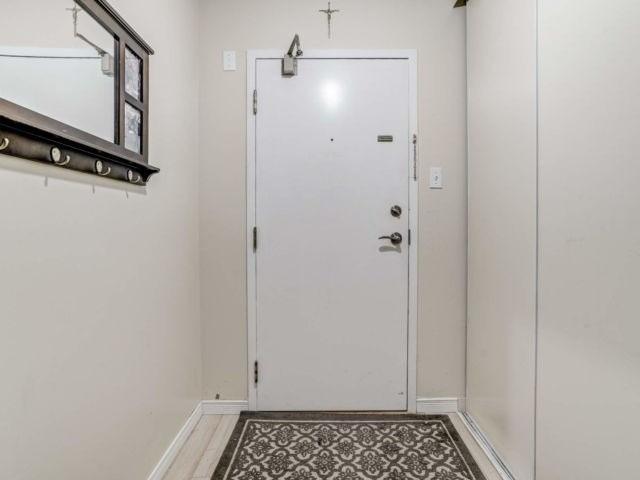 1205 - 10 Laurelcrest St, Condo with 2 bedrooms, 1 bathrooms and 1 parking in Brampton ON | Image 6