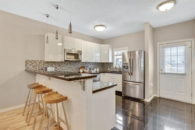8, - 1441 23 Avenue Sw, Condo with 2 bedrooms, 2 bathrooms and 1 parking in Calgary AB | Card Image