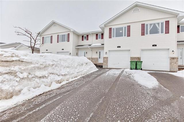15 Winston Avenue, Townhouse with 3 bedrooms, 2 bathrooms and 3 parking in Petawawa ON | Image 1