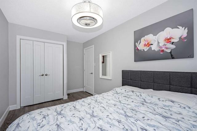 34 - 34 Foster Cres, Townhouse with 3 bedrooms, 2 bathrooms and 2 parking in Brampton ON | Image 7
