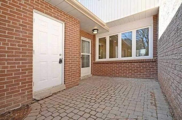 5165 Banting Crt, Townhouse with 4 bedrooms, 2 bathrooms and 3 parking in Burlington ON | Image 23
