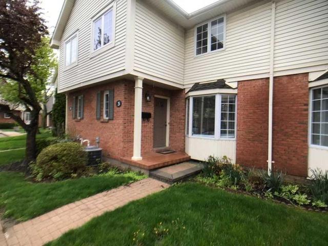 3 - 275 Pelham Rd, Townhouse with 3 bedrooms, 2 bathrooms and 1 parking in St. Catharines ON | Image 2