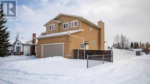 217 10 Avenue Ne, House detached with 3 bedrooms, 2 bathrooms and 4 parking in Sundre AB | Card Image