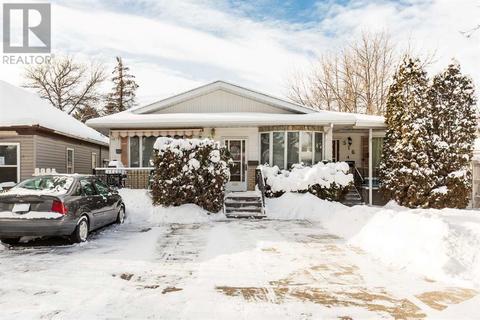 518 12 Street S, House semidetached with 4 bedrooms, 2 bathrooms and 4 parking in Lethbridge AB | Card Image