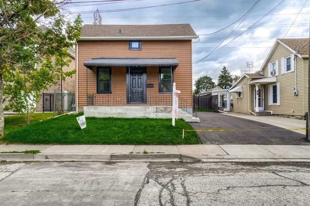 30 Elm St, House detached with 4 bedrooms, 2 bathrooms and 2 parking in St. Catharines ON | Image 1