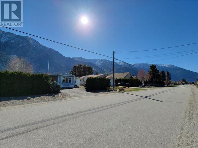 715 10th Avenue, House detached with 2 bedrooms, 2 bathrooms and null parking in Keremeos BC | Image 33