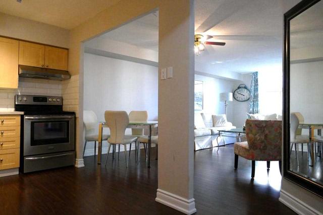 409 - 260 Davis Dr, Condo with 2 bedrooms, 1 bathrooms and 2 parking in Newmarket ON | Image 7
