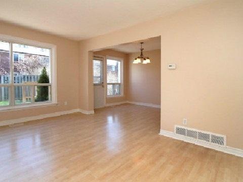 27 - 3065 Lenester Dr, Townhouse with 3 bedrooms, 2 bathrooms and 1 parking in Mississauga ON | Image 3