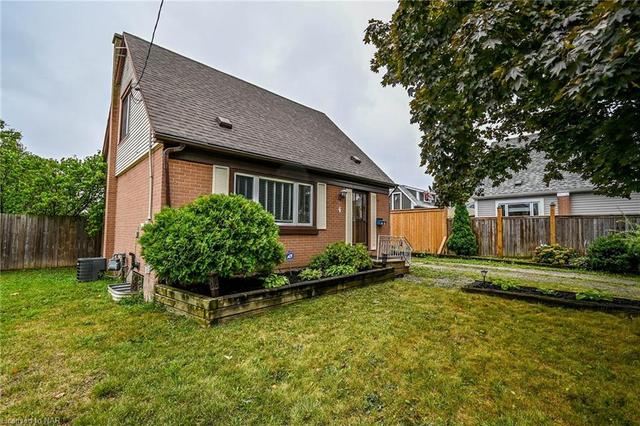 4 Flanders Avenue, House detached with 3 bedrooms, 1 bathrooms and 4 parking in St. Catharines ON | Image 14
