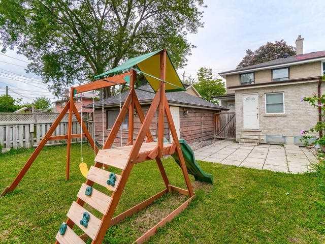 25 Brookmere Rd, House semidetached with 4 bedrooms, 2 bathrooms and 5 parking in Toronto ON | Image 13