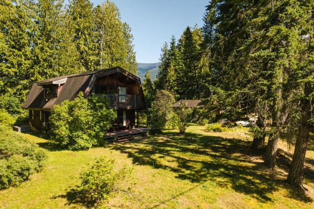 240 Bryan Road, House detached with 3 bedrooms, 2 bathrooms and null parking in Central Kootenay E BC | Image 41