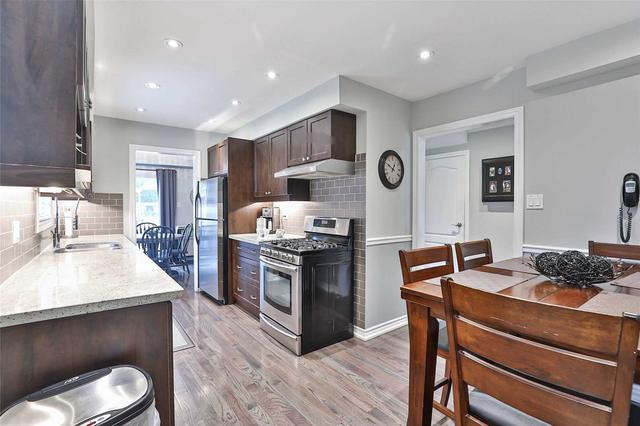 10 Grandhall Crt, House detached with 3 bedrooms, 3 bathrooms and 4 parking in Toronto ON | Image 3