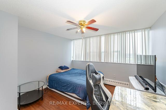 703 - 530 Lolita Gdns, Condo with 3 bedrooms, 1 bathrooms and 1 parking in Mississauga ON | Image 5