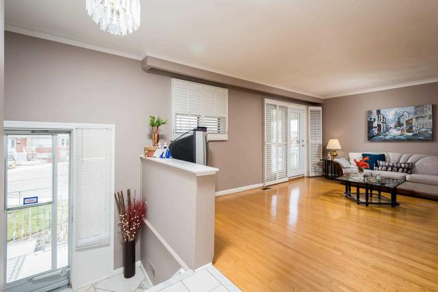 23 Friary Crt, House semidetached with 3 bedrooms, 2 bathrooms and 5 parking in Toronto ON | Image 36