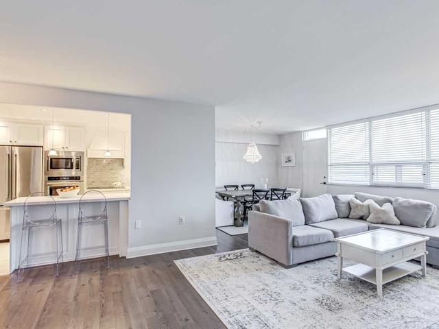 405 - 130 Neptune Dr, Condo with 2 bedrooms, 2 bathrooms and 1 parking in Toronto ON | Image 7