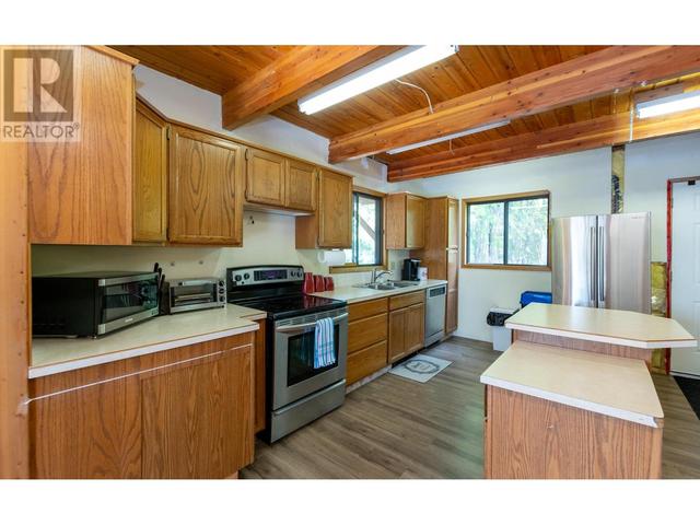 5271 Meadow Creek Crescent, House detached with 3 bedrooms, 2 bathrooms and 4 parking in Columbia Shuswap F BC | Image 13