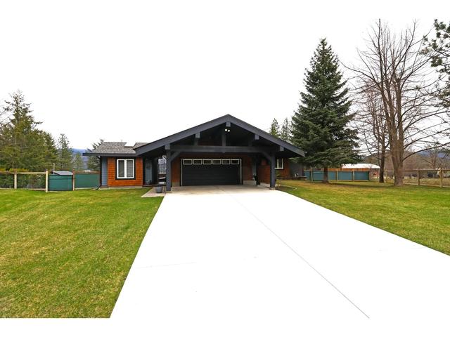 3295 Eagle Ridge Road, House detached with 4 bedrooms, 3 bathrooms and null parking in Kootenay Boundary D BC | Image 1