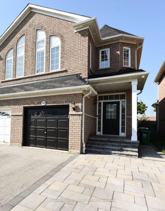 3326 Fountain Park Ave, House semidetached with 4 bedrooms, 4 bathrooms and 4 parking in Mississauga ON | Image 12