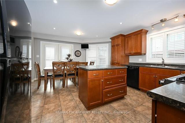 12 Jolliet St, House detached with 4 bedrooms, 3 bathrooms and 6 parking in Hamilton ON | Image 2