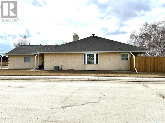 1005 6th Avenue, House attached with 2 bedrooms, 3 bathrooms and null parking in Humboldt SK | Image 38
