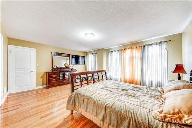 19 Stonechurch Cres, House detached with 4 bedrooms, 3 bathrooms and 4 parking in Markham ON | Image 9