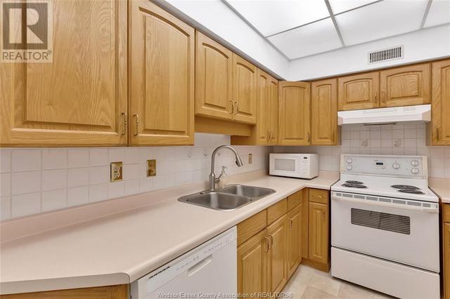 403 - 3855 Southwinds, Condo with 3 bedrooms, 2 bathrooms and null parking in Windsor ON | Image 6
