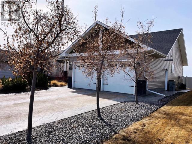 1010 30 Street, House detached with 5 bedrooms, 3 bathrooms and 5 parking in Wainwright AB | Image 3