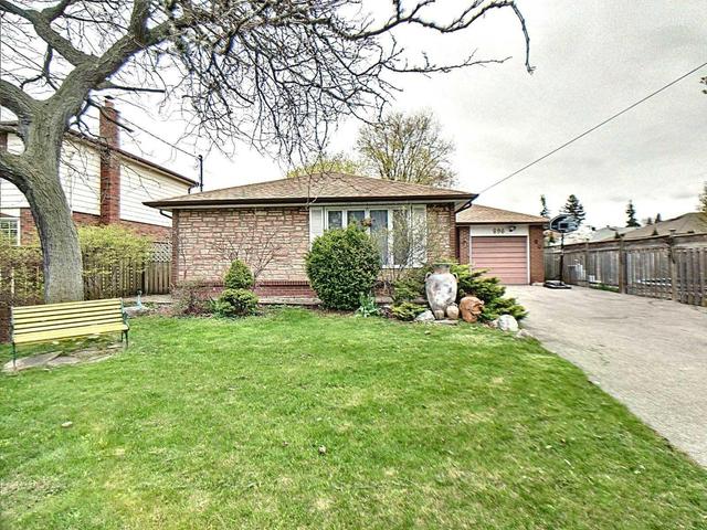 896 Vicki Dr, House detached with 3 bedrooms, 3 bathrooms and 6 parking in Pickering ON | Image 2
