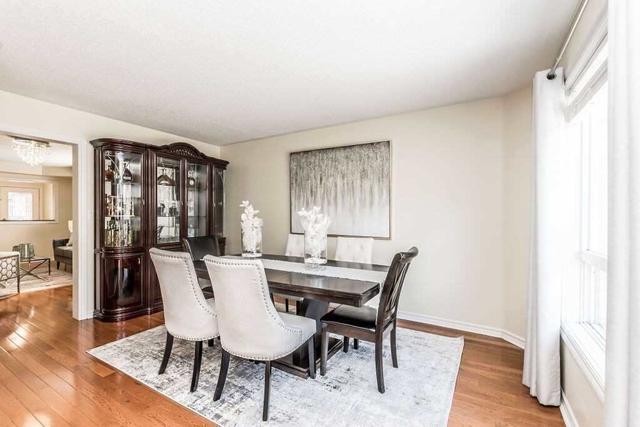 7120 Magistrate Terr, House semidetached with 3 bedrooms, 3 bathrooms and 5 parking in Mississauga ON | Image 2