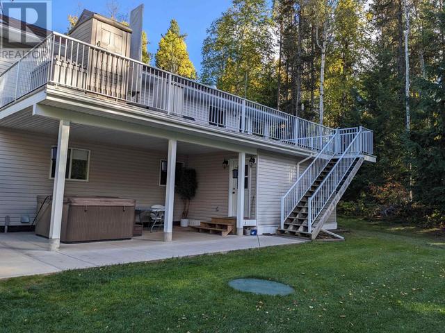 8639 Kroeker Road, House detached with 4 bedrooms, 3 bathrooms and null parking in Bulkley Nechako A BC | Image 3