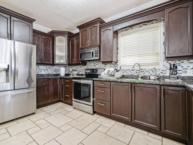 385 Thomas Slee Dr, House detached with 4 bedrooms, 4 bathrooms and 6 parking in Kitchener ON | Image 5
