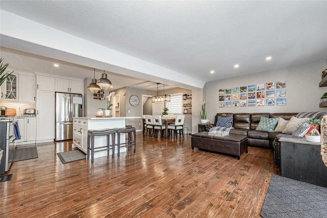 215 Farley Dr, House detached with 3 bedrooms, 3 bathrooms and 2 parking in Guelph ON | Image 5