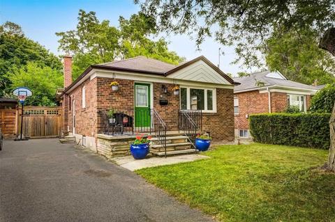 9 Rossford Rd, House detached with 3 bedrooms, 2 bathrooms and 3 parking in Toronto ON | Card Image