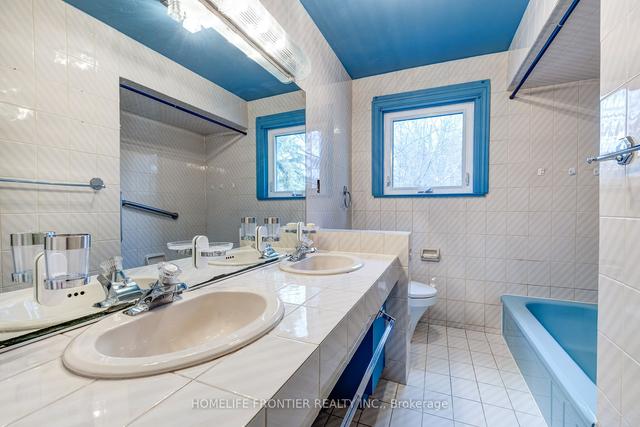 6 Blithfield Ave, House detached with 4 bedrooms, 3 bathrooms and 7 parking in Toronto ON | Image 2