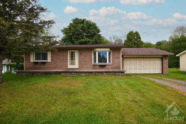 11868 County Road 18 Road, House detached with 2 bedrooms, 1 bathrooms and 4 parking in South Dundas ON | Image 2