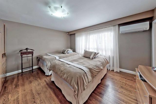 16 Stormont Ave, House detached with 4 bedrooms, 4 bathrooms and 4 parking in Toronto ON | Image 10