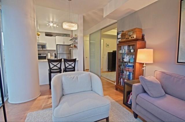 527 - 25 Cole St, Condo with 2 bedrooms, 2 bathrooms and 1 parking in Toronto ON | Image 11