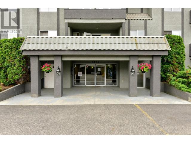 303 - 3175 De Montreuil Court, Condo with 2 bedrooms, 2 bathrooms and 1 parking in Kelowna BC | Image 25