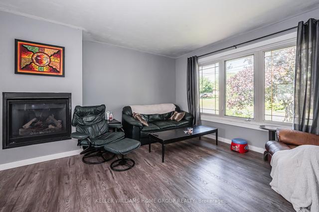 42 Daniel Ave, House detached with 3 bedrooms, 2 bathrooms and 4 parking in Kitchener ON | Image 37