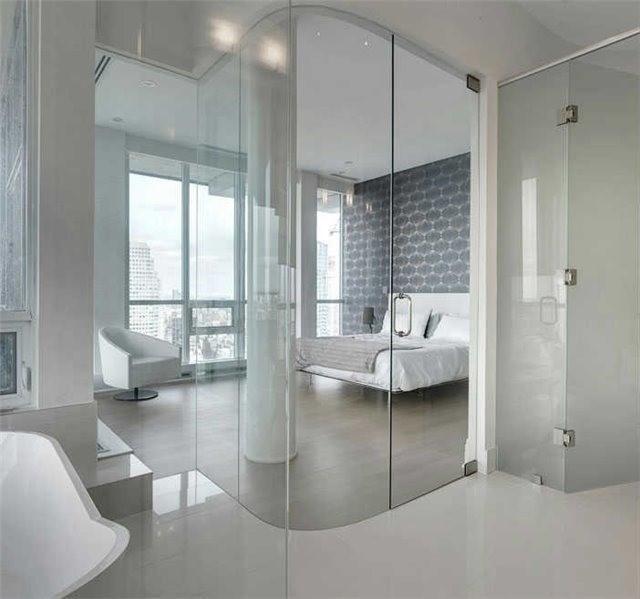 5401 - 16 Harbour St, Condo with 3 bedrooms, 5 bathrooms and 6 parking in Toronto ON | Image 5