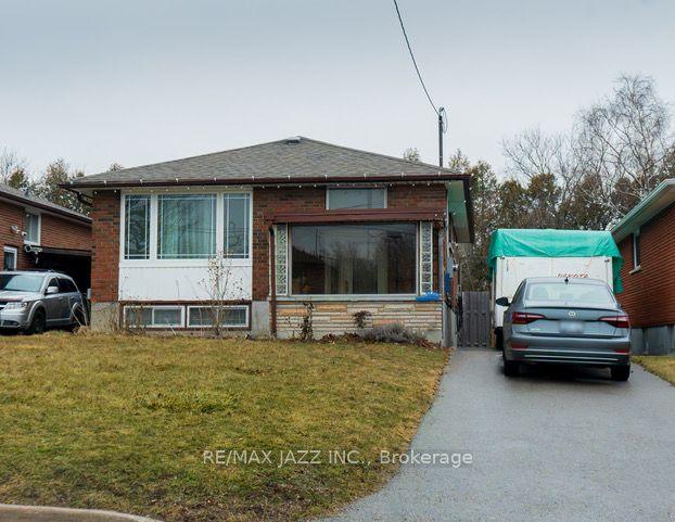 396 Conant St, House detached with 3 bedrooms, 2 bathrooms and 3 parking in Oshawa ON | Image 1