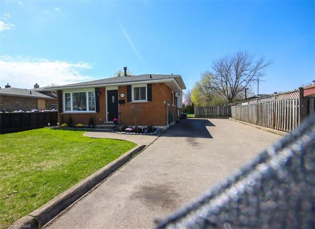 2827 Fredonia Drive, House detached with 3 bedrooms, 2 bathrooms and null parking in Niagara Falls ON | Image 10