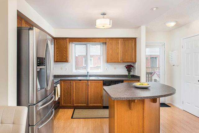 3 - 200 Twelfth St, Townhouse with 3 bedrooms, 2 bathrooms and 2 parking in Toronto ON | Image 4