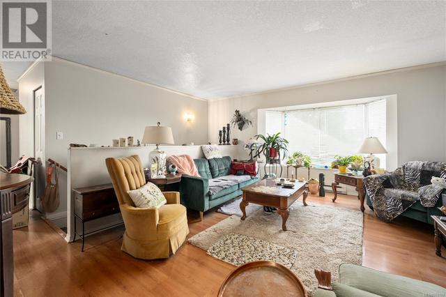 unit A upstairs 3 bed | Image 29
