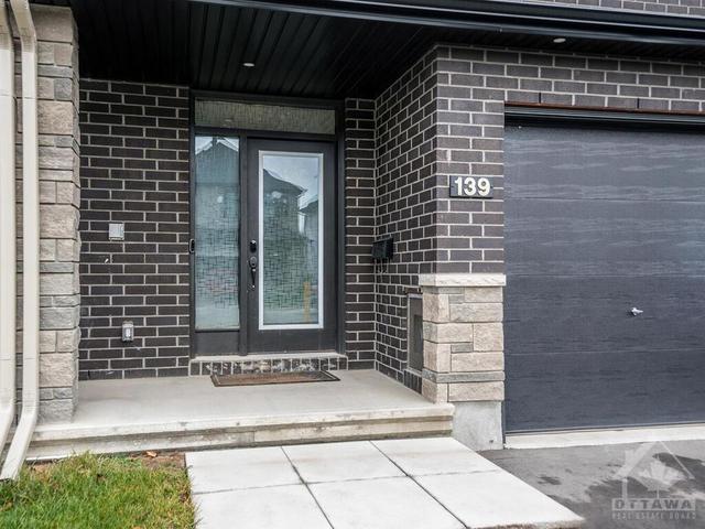 139 De La Crevasse Street, Townhouse with 3 bedrooms, 3 bathrooms and 3 parking in Ottawa ON | Image 2