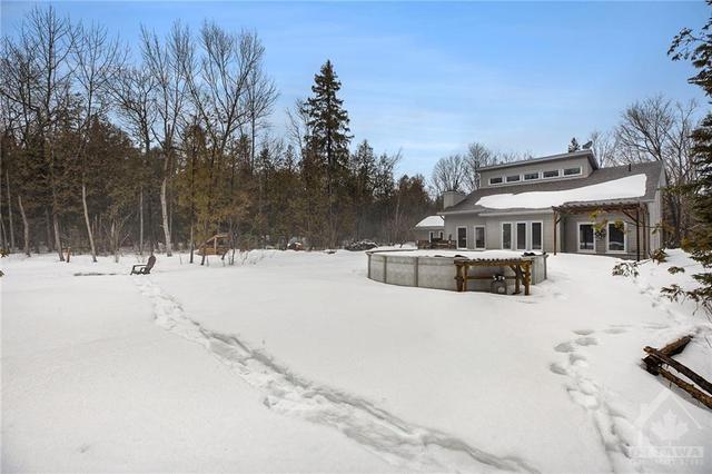 967 Upper Dwyer Hill Road, House detached with 4 bedrooms, 3 bathrooms and 10 parking in Ottawa ON | Image 28