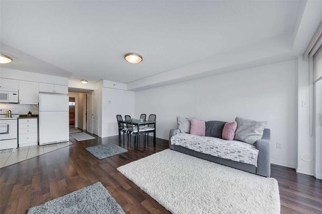 3 - 35 Hays Blvd, Townhouse with 2 bedrooms, 2 bathrooms and 1 parking in Oakville ON | Image 2