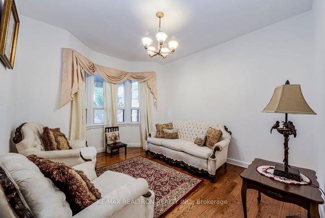 554 Christie St, House semidetached with 5 bedrooms, 2 bathrooms and 0 parking in Toronto ON | Image 37