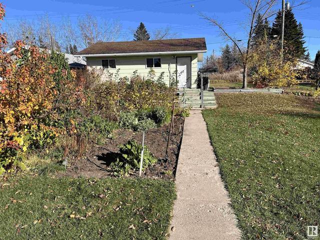 4815 52 St, House detached with 3 bedrooms, 1 bathrooms and null parking in Glendon AB | Image 2